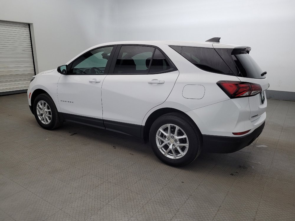 Used 2024 Chevrolet Equinox LS w/ LS Convenience Package image 3