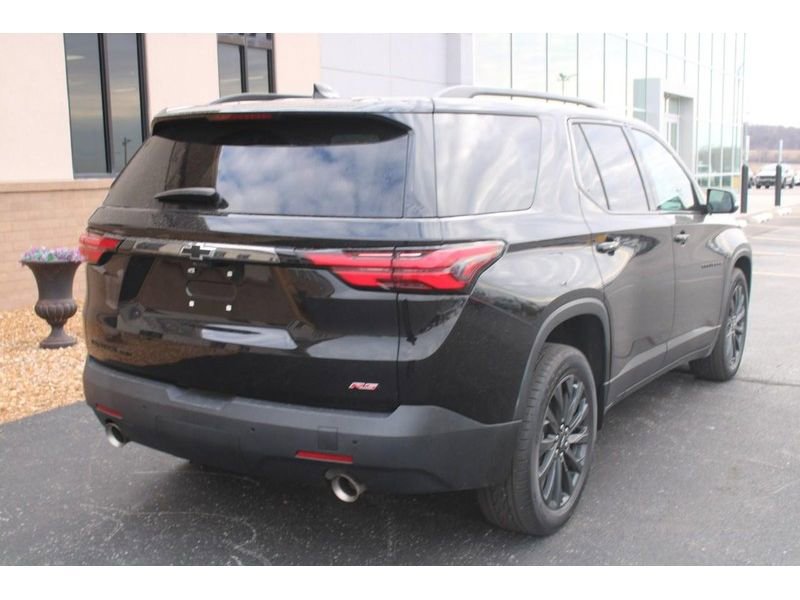 Used 2022 Chevrolet Traverse RS image 3