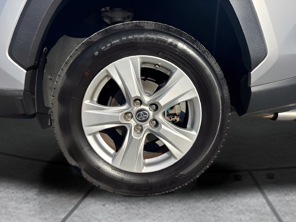 Used 2019 Toyota RAV4 XLE FWD image 32