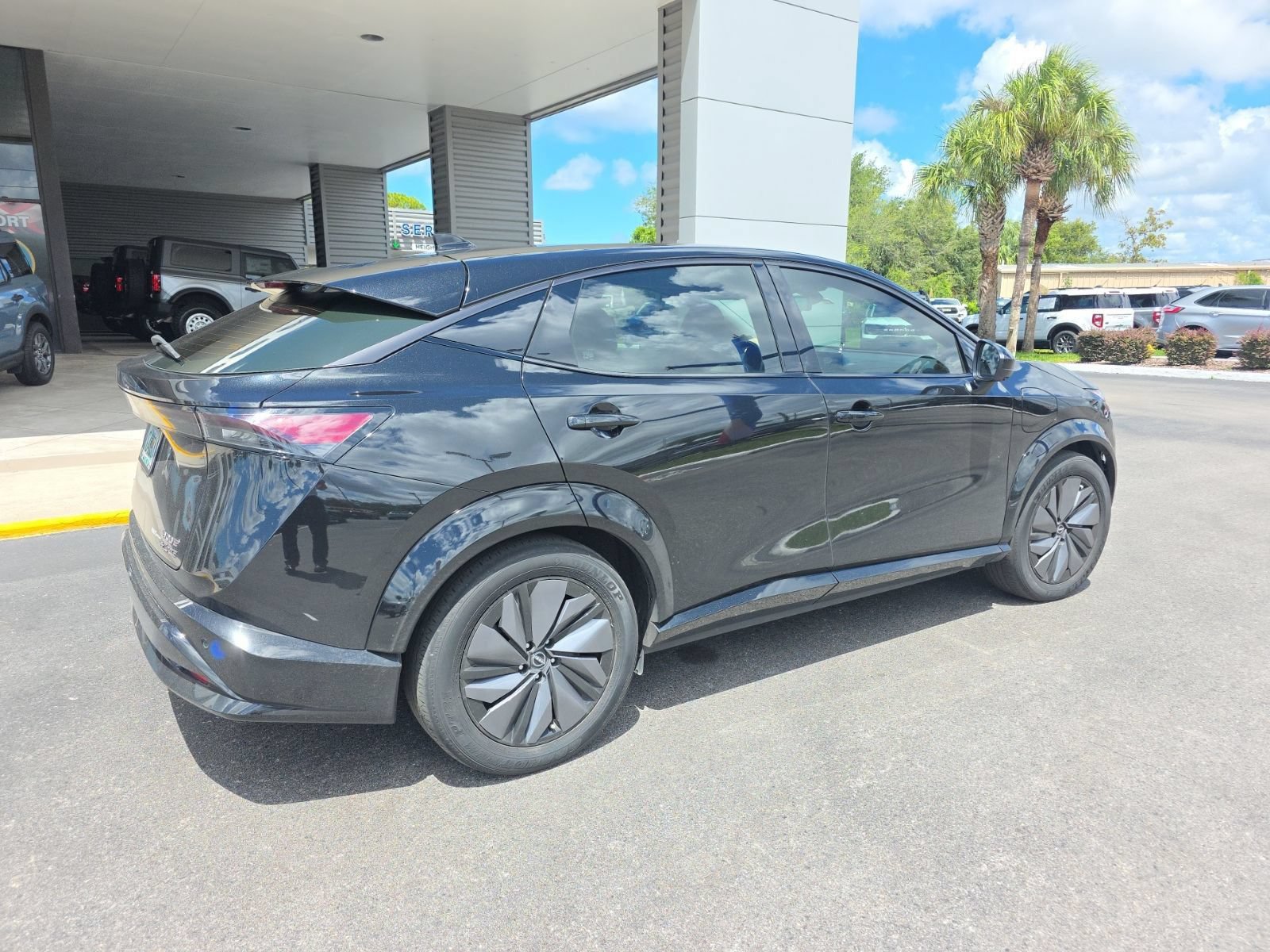 Used 2023 Nissan Ariya AWD image 6