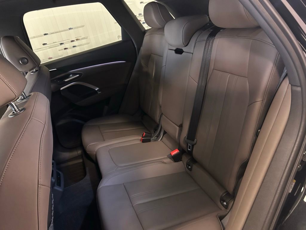 Used 2025 Audi Q5 Premium w/ Convenience Package AWD/4WD image 20