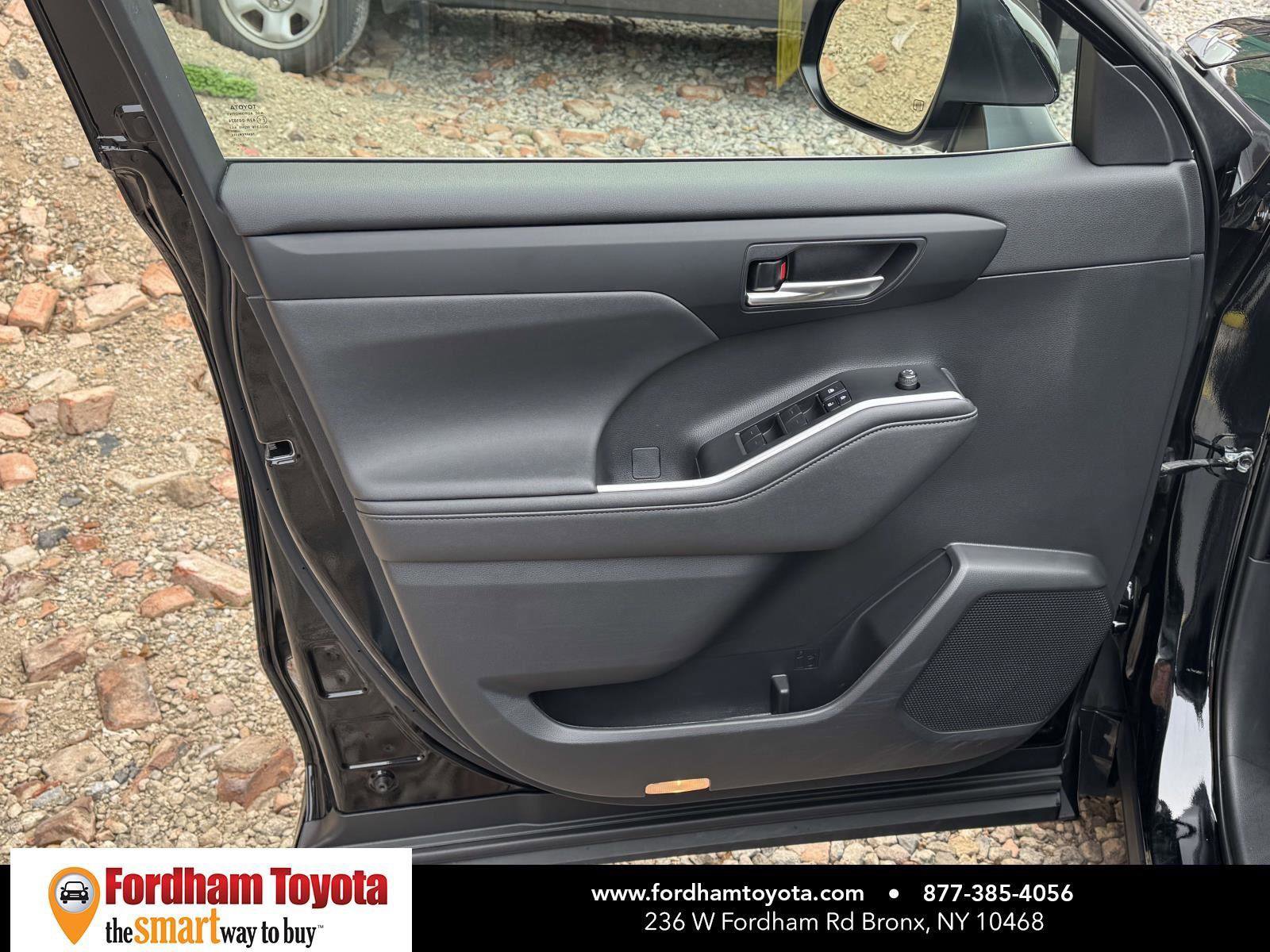 Used 2023 Toyota Highlander XLE image 15