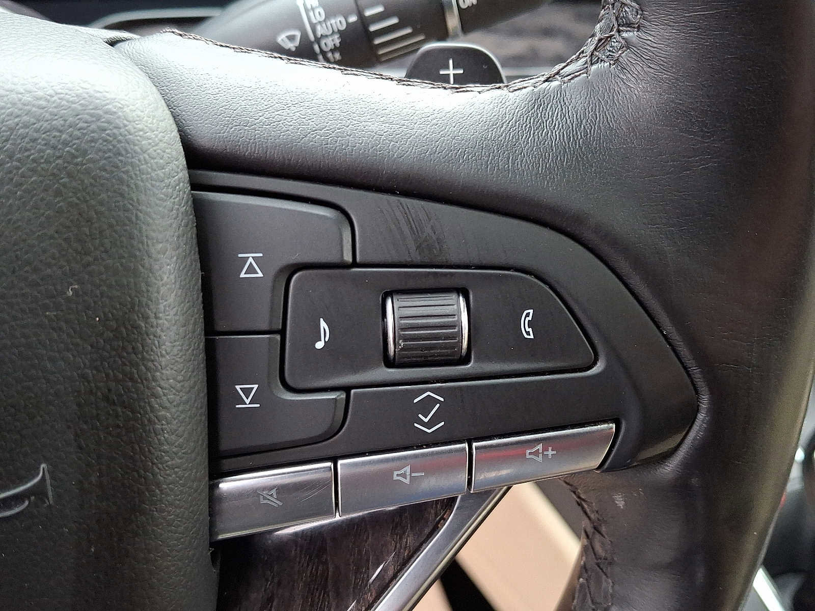 Used 2022 Cadillac Escalade ESV Premium Luxury image 25