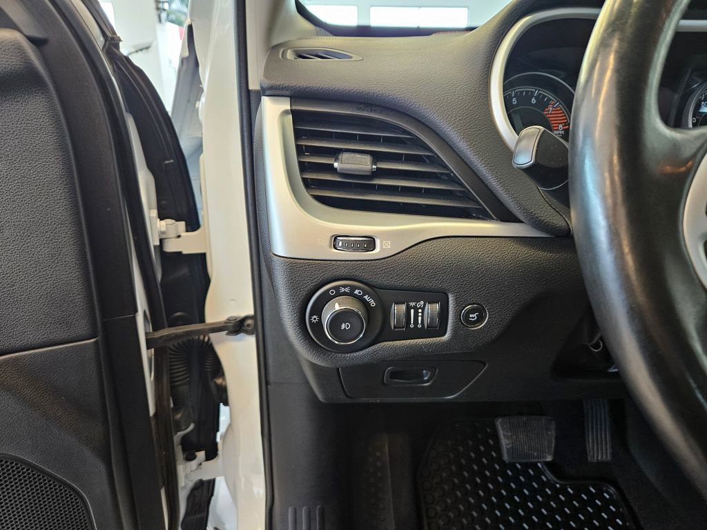 Used 2018 Jeep Cherokee Trailhawk w/ Quick Order Package 27L AWD/4WD image 16