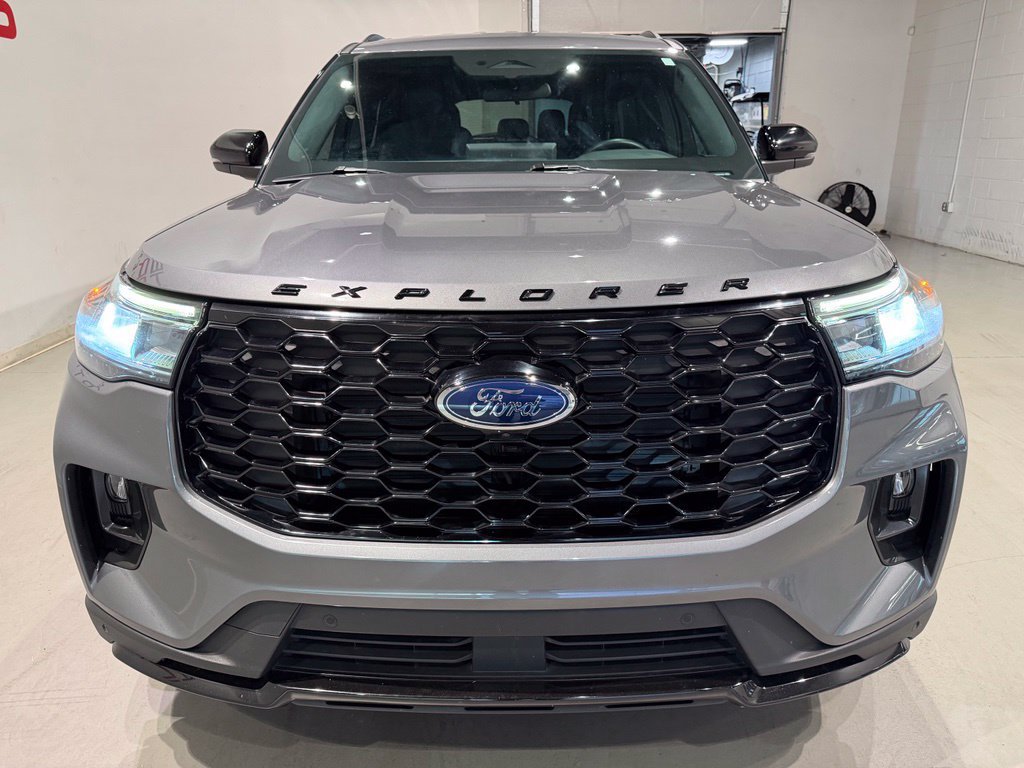 Used 2025 Ford Explorer ST-Line RWD image 4