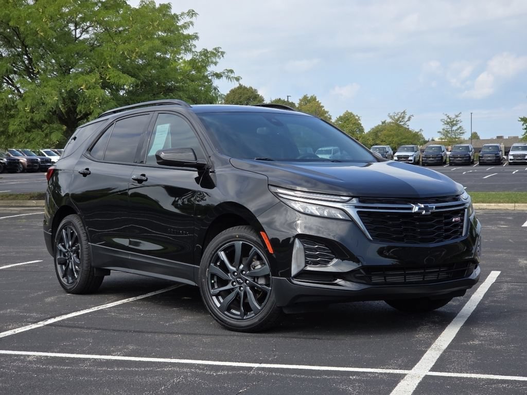 Used 2023 Chevrolet Equinox RS FWD image 2