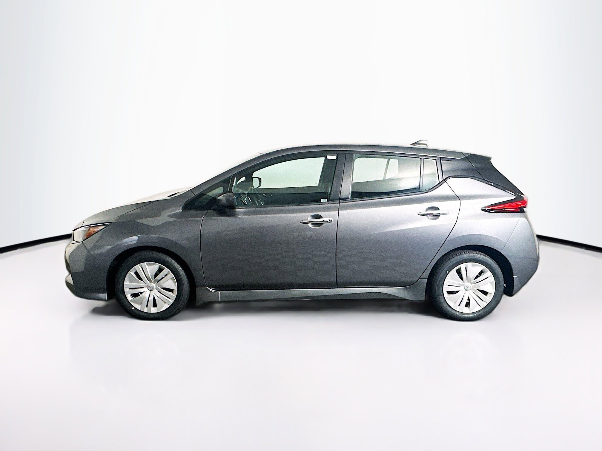 Used 2024 Nissan Leaf S FWD image 4