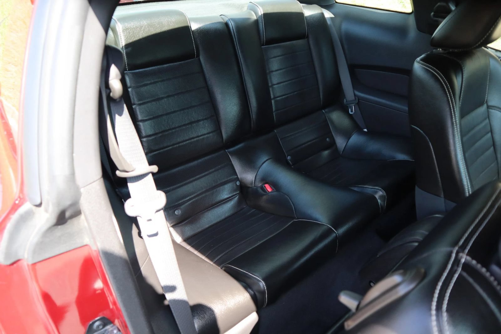 Used 2010 Ford Mustang Coupe RWD image 15