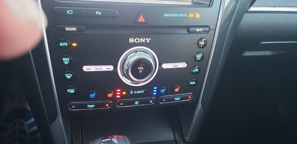 Used 2019 Ford Explorer Limited w/ Ford Safe & Smart Package image 20