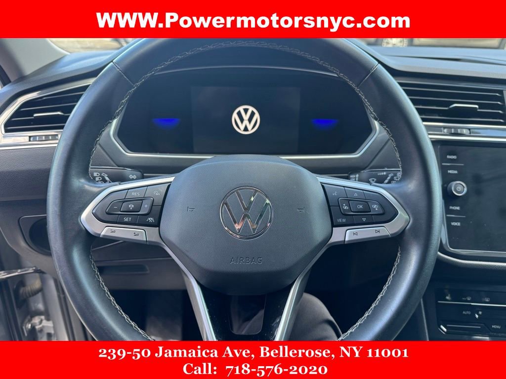 Used 2022 Volkswagen Tiguan SE w/ Panoramic Sunroof Package AWD/4WD image 21