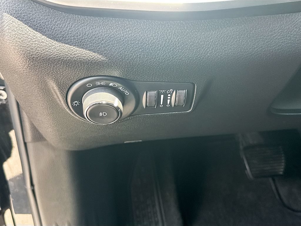 Used 2025 Jeep Compass Limited AWD/4WD image 27