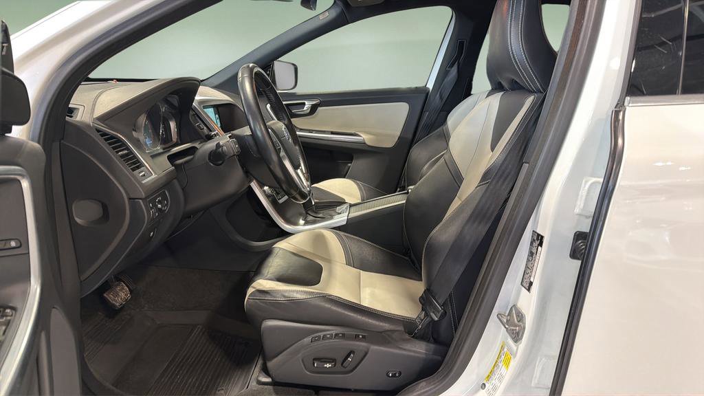 Used 2016 Volvo XC60 T6 AWD/4WD image 11