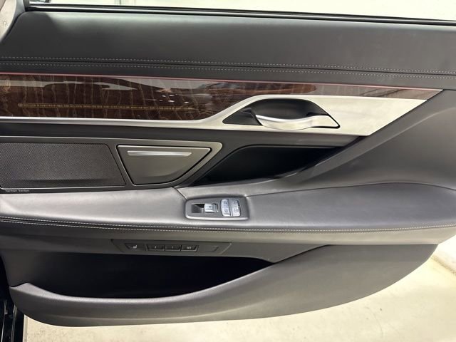 Used 2022 BMW 750i xDrive w/ Luxury Rear Seating Package image 35