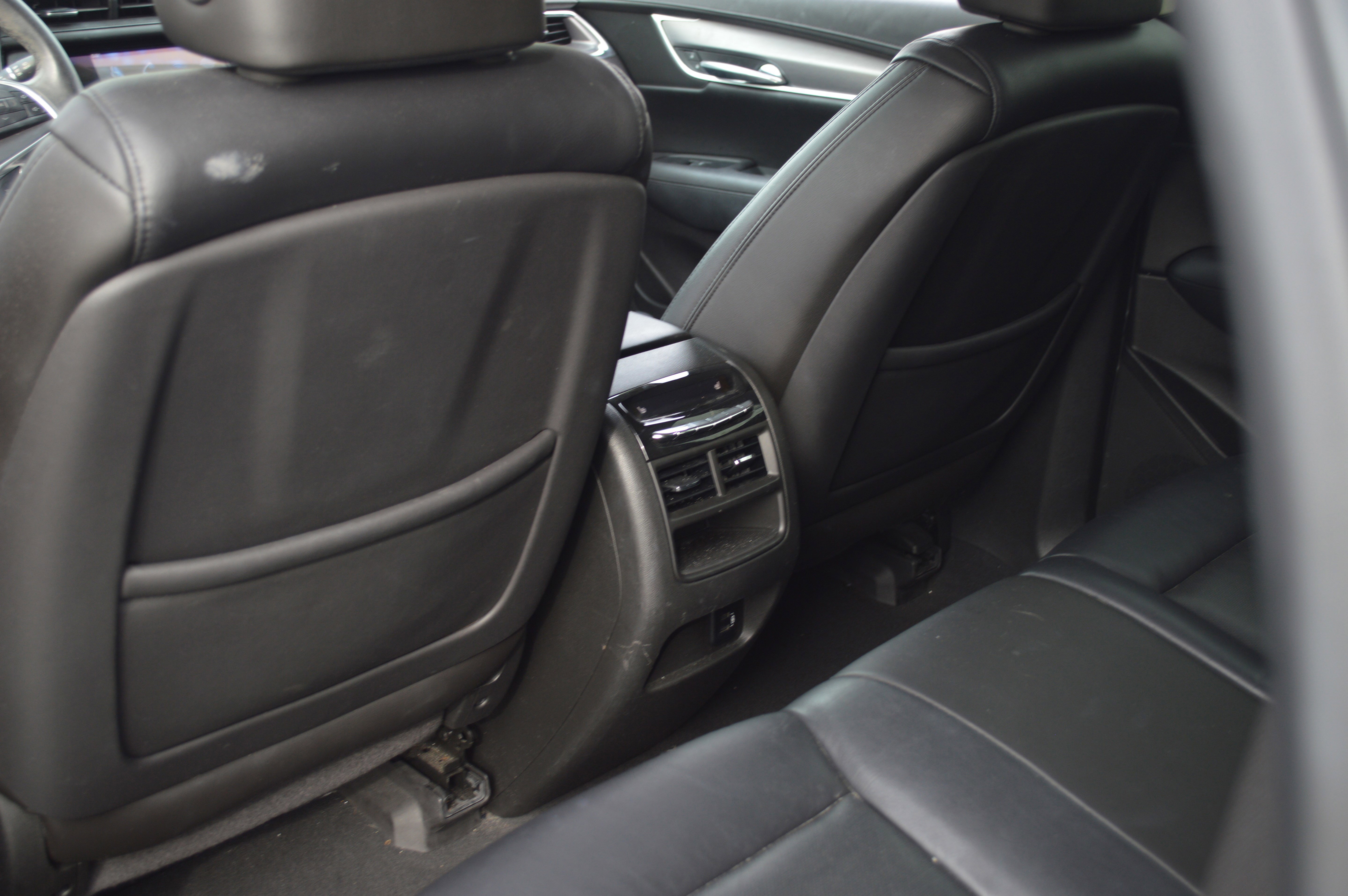 Used 2017 Cadillac XT5 Luxury w/ Driver Awareness Package image 30