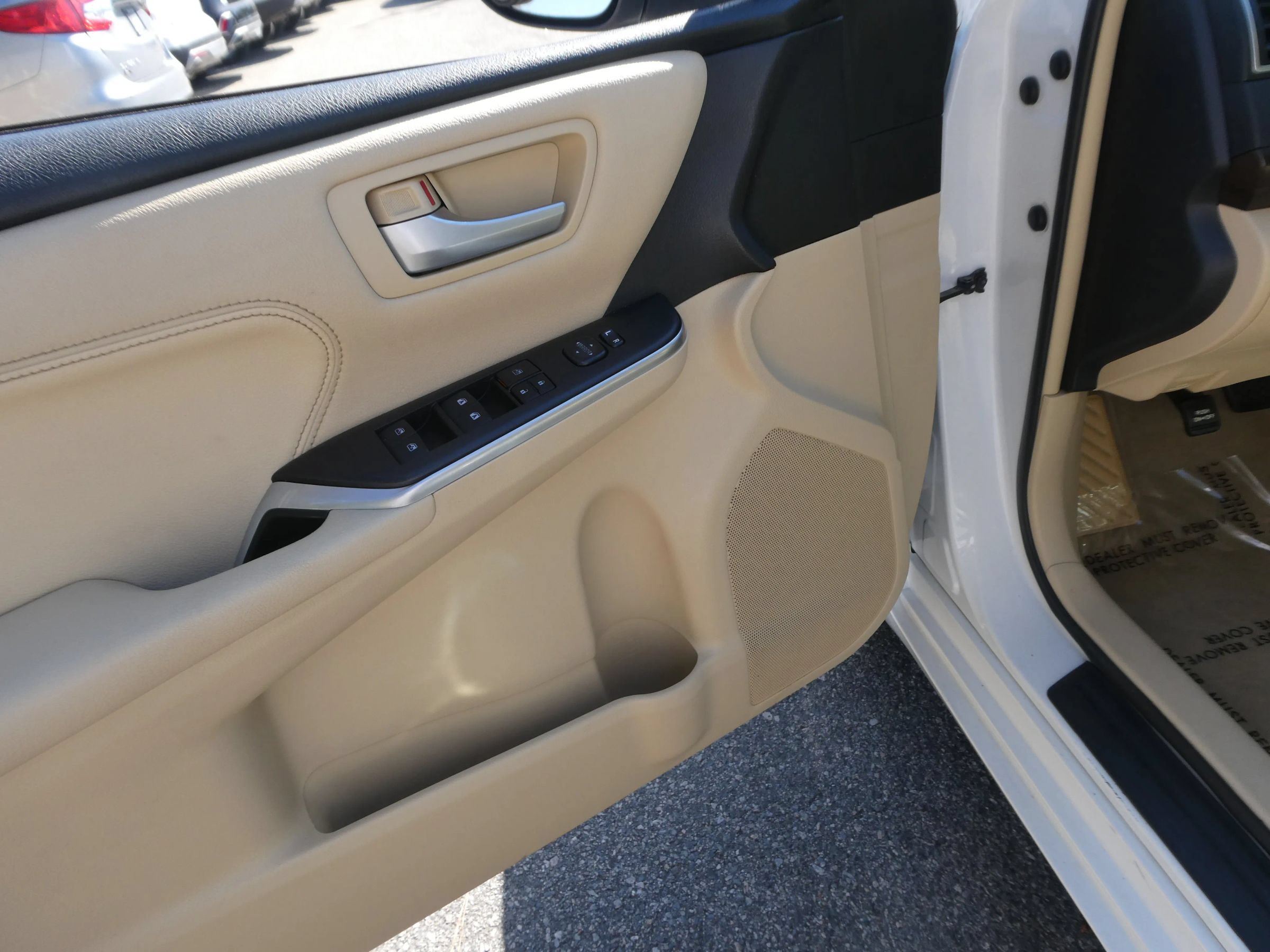 Used 2016 Toyota Camry XLE FWD image 14