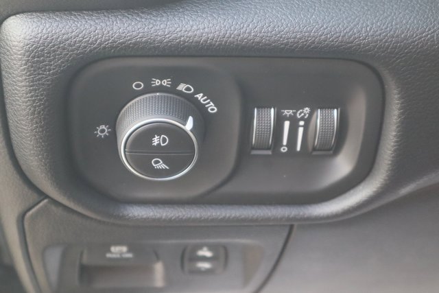 New 2026 RAM 1500 4x4 Crew Cab image 9