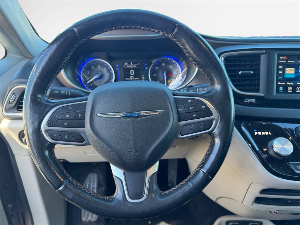 Certified 2019 Chrysler Pacifica Touring-L image 14