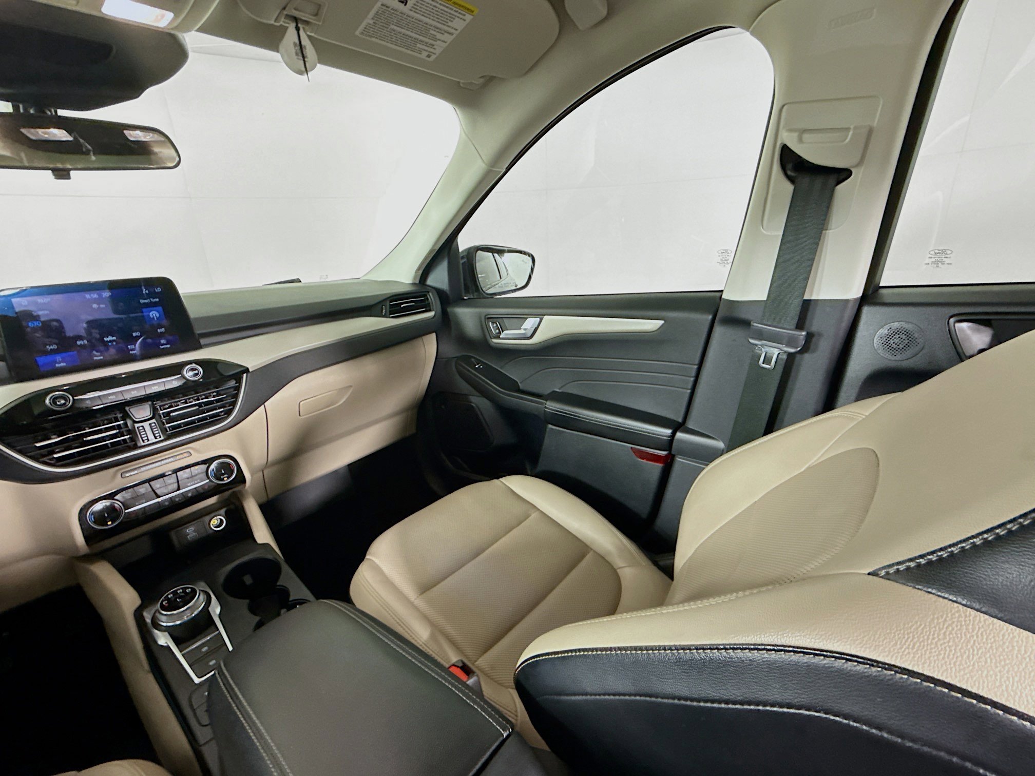 Used 2022 Ford Escape SEL w/ Technology Package image 28