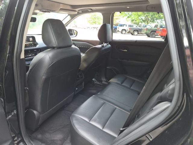 Used 2023 Nissan Rogue SL w/ SL Premium Package AWD/4WD image 16