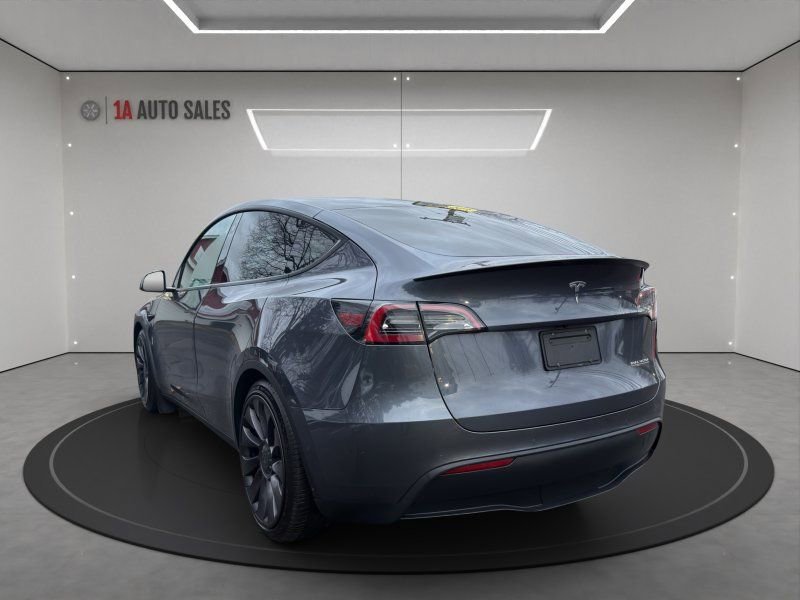 Used 2022 Tesla Model Y Performance image 3