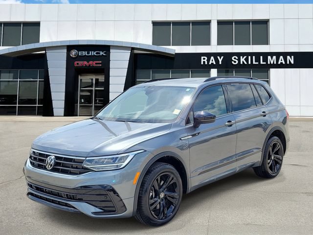 Used 2024 Volkswagen Tiguan SE R-Line AWD/4WD image 3