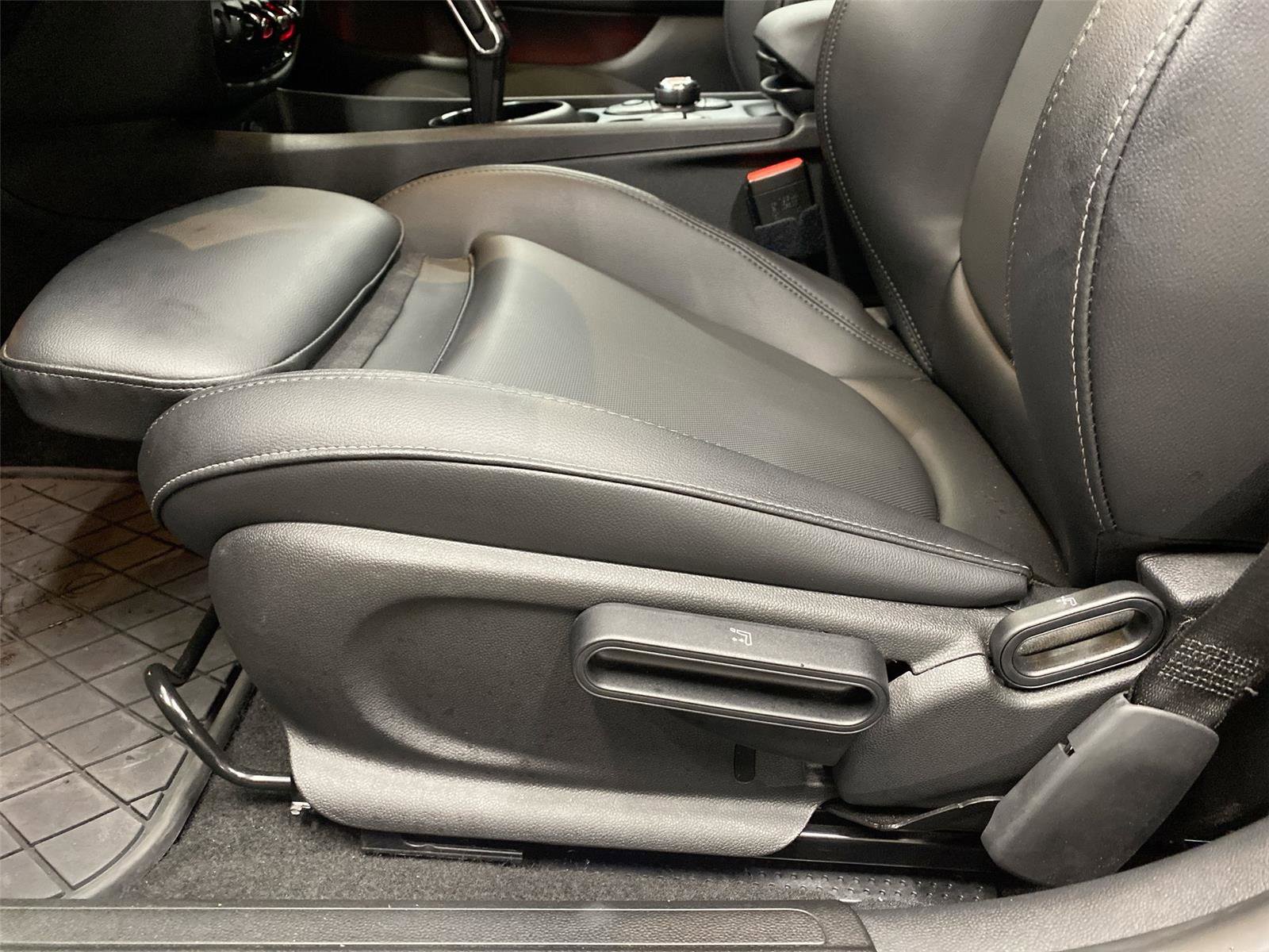 Used 2020 MINI Cooper Clubman S w/ Storage Package image 18