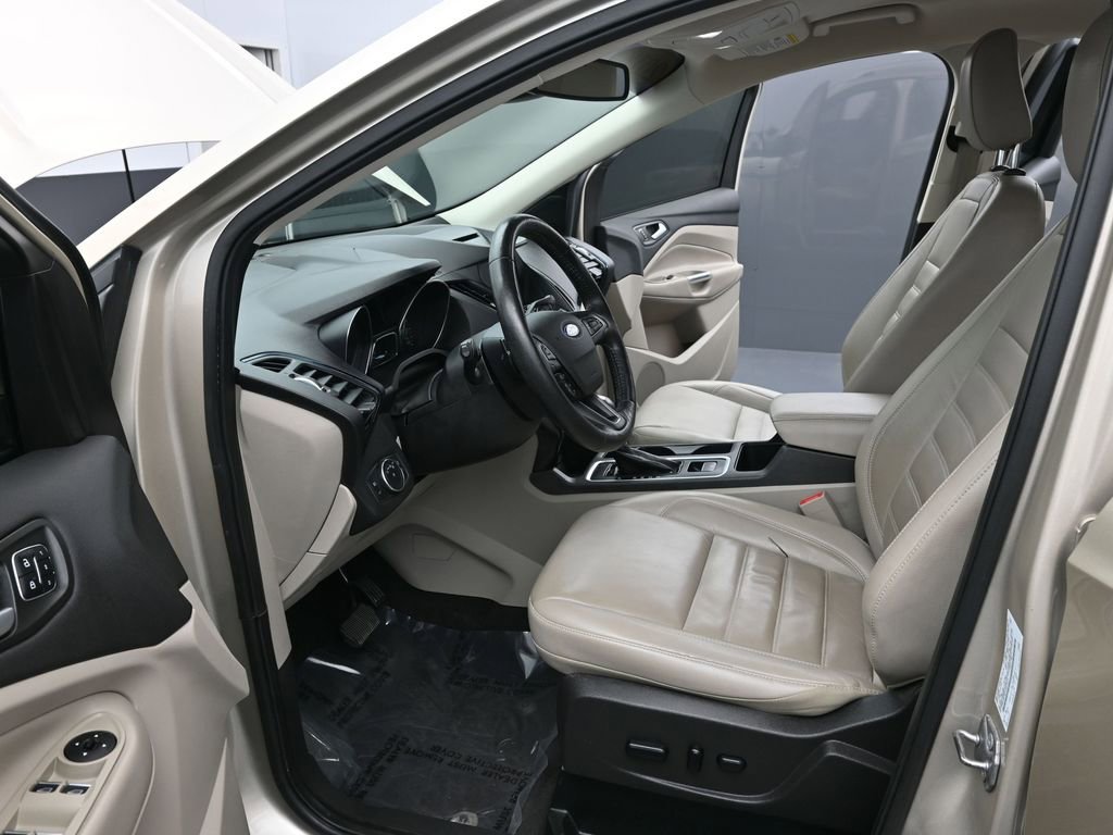 Used 2018 Ford Escape Titanium w/ Ford Safe & Smart Package image 10