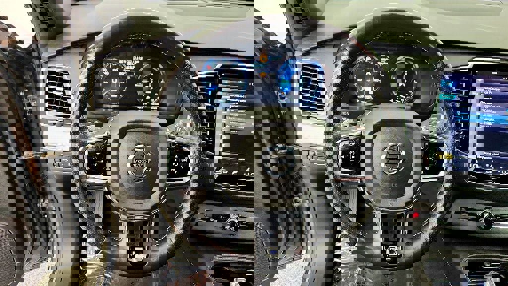 Used 2017 Volvo XC90 T8 R-Design w/ Vision Package image 14