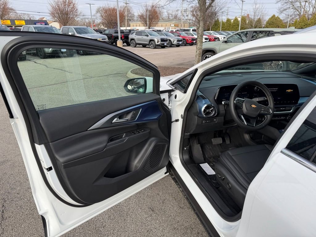 New 2026 Chevrolet Equinox EV LT AWD/4WD image 10