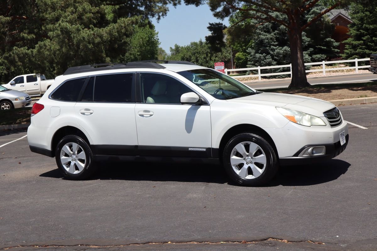 Used 2012 Subaru Outback 2.5i Premium w/ All-Weather Pkg AWD/4WD image 2