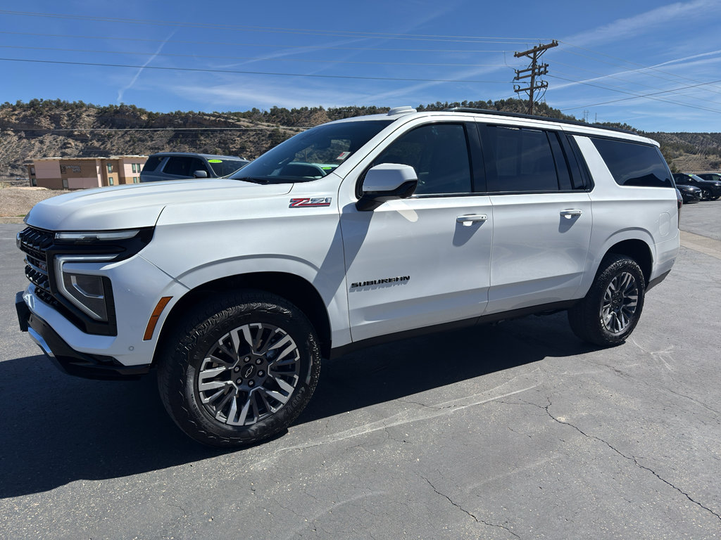 Used 2025 Chevrolet Suburban Z71 image 5