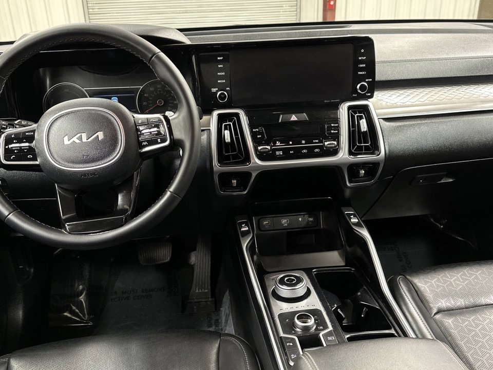 Used 2023 Kia Sorento EX image 15