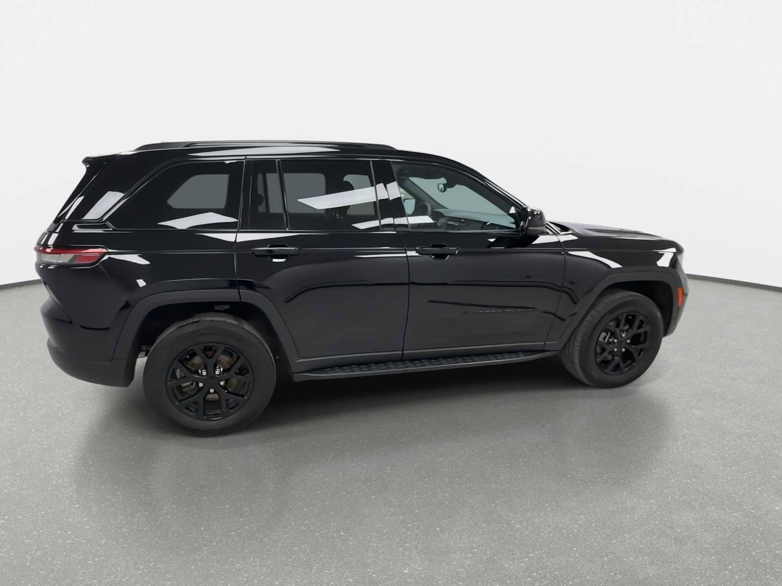 Used 2024 Jeep Grand Cherokee Altitude image 9