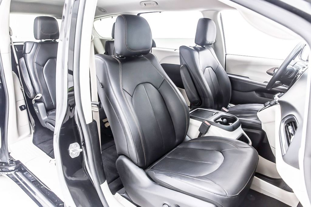 Used 2019 Chrysler Pacifica Touring-L Plus image 32