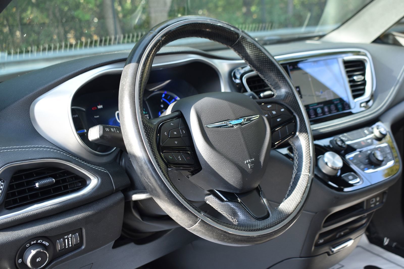 Used 2019 Chrysler Pacifica Limited w/ S Appearance Package image 18