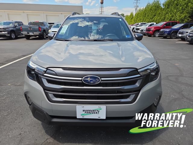Used 2025 Subaru Forester Premium AWD/4WD image 2