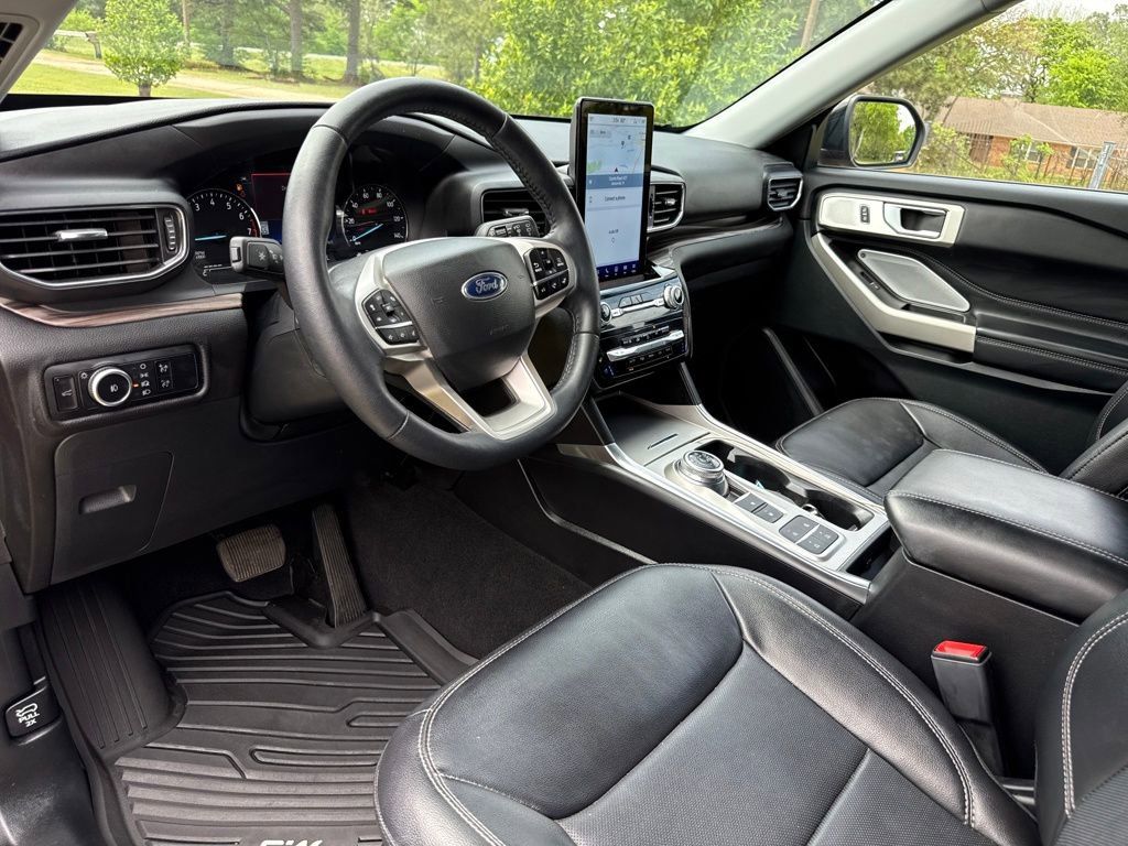 Used 2023 Ford Explorer Limited w/ Limited Technology Package image 15