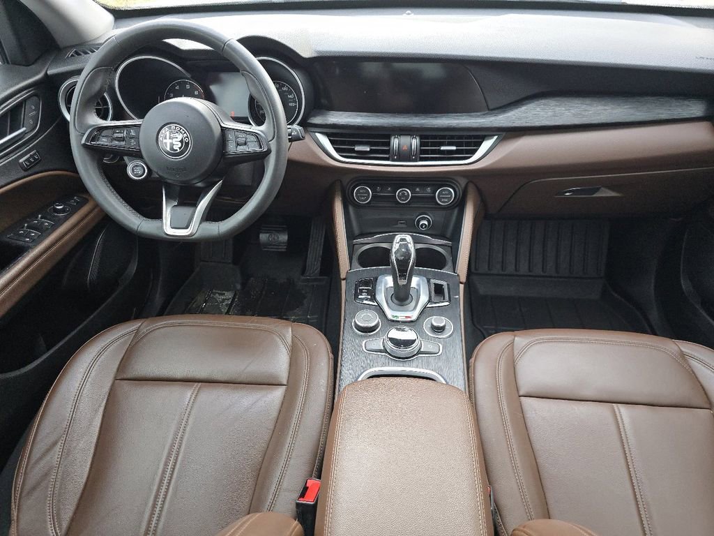 Used 2020 Alfa Romeo Stelvio w/ Nero Edizione image 17