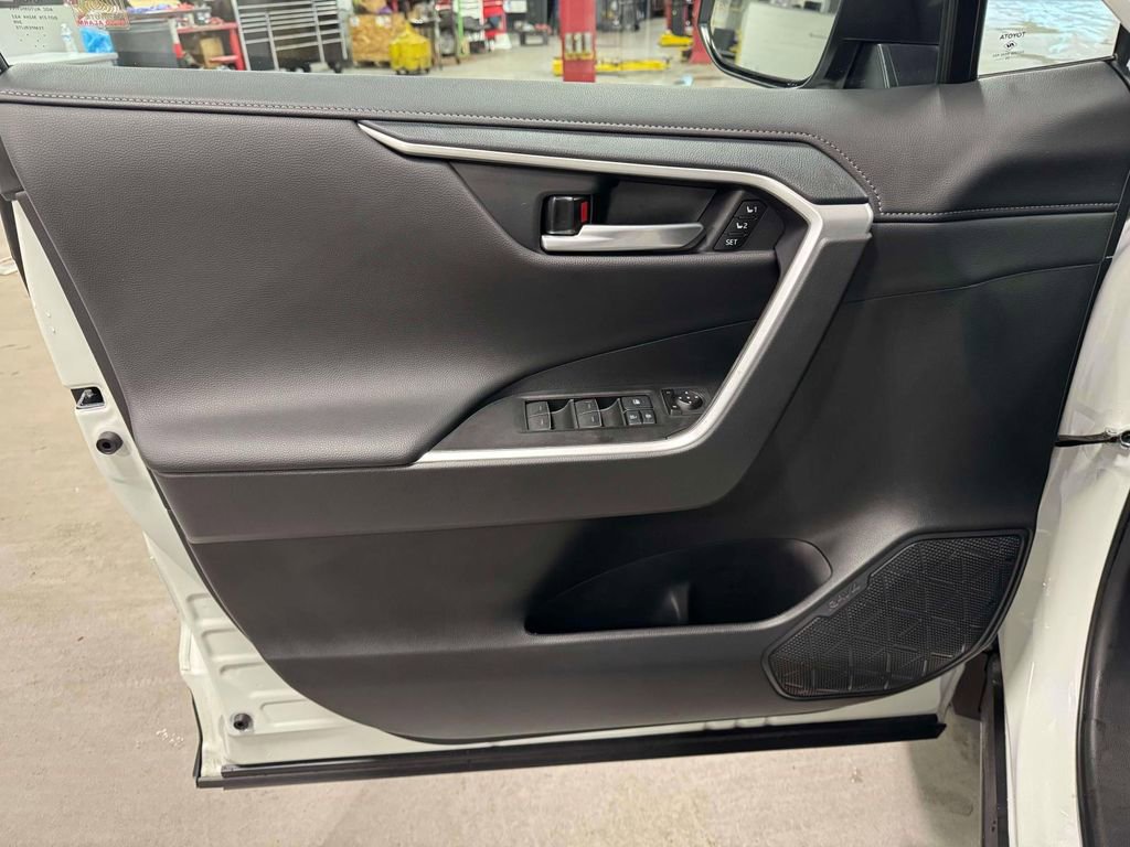 Used 2025 Toyota RAV4 Limited w/ Advanced Technology Package image 15