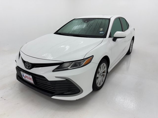 Used 2022 Toyota Camry LE image 4