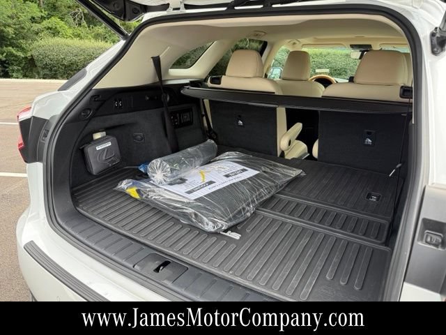 Used 2022 Lexus RX 350L Premium w/ Premium Package AWD/4WD image 19