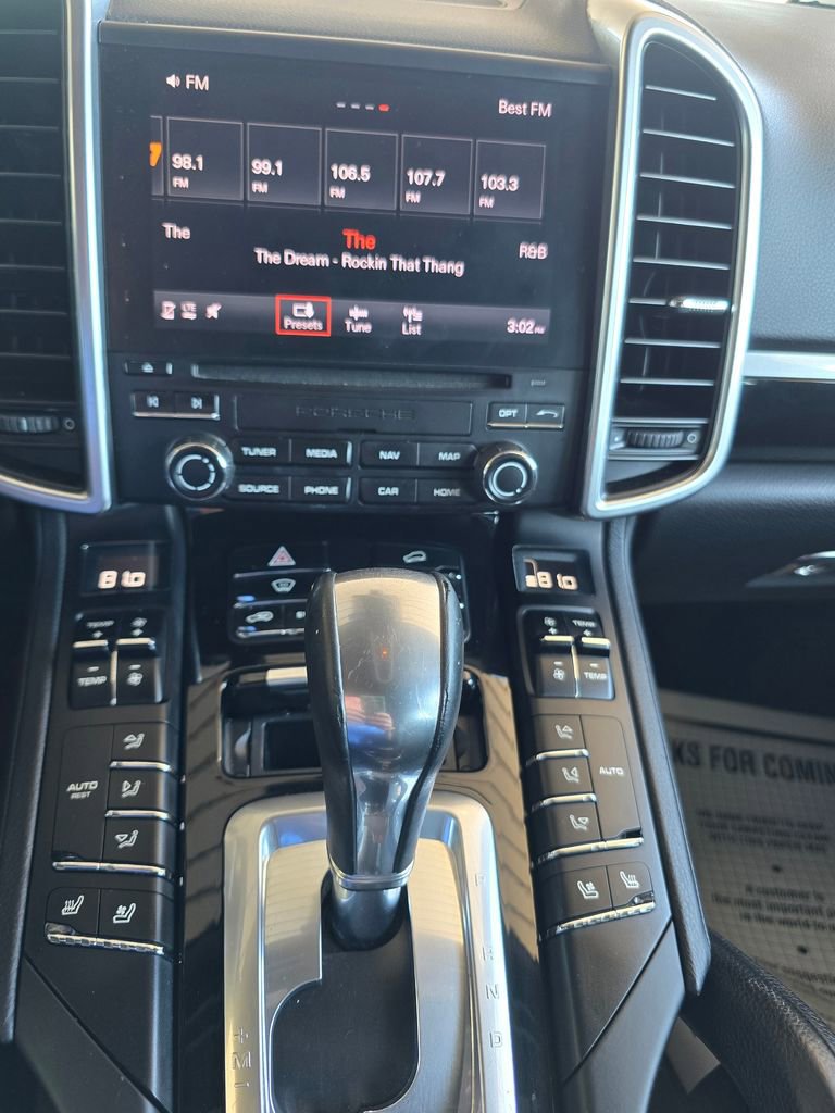 Used 2017 Porsche Cayenne S image 31