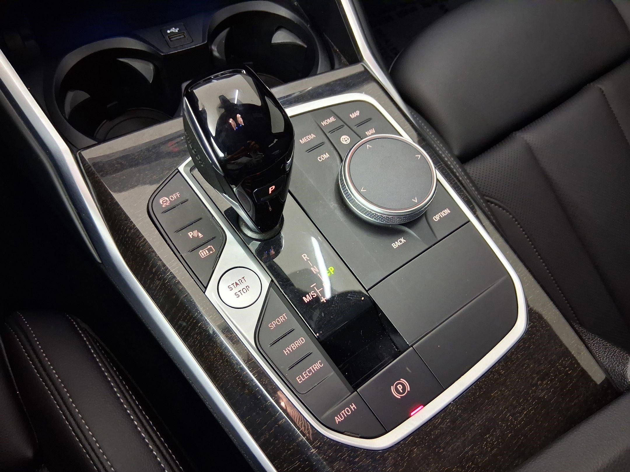 Used 2022 BMW 330e w/ Driving Assistance Package image 17