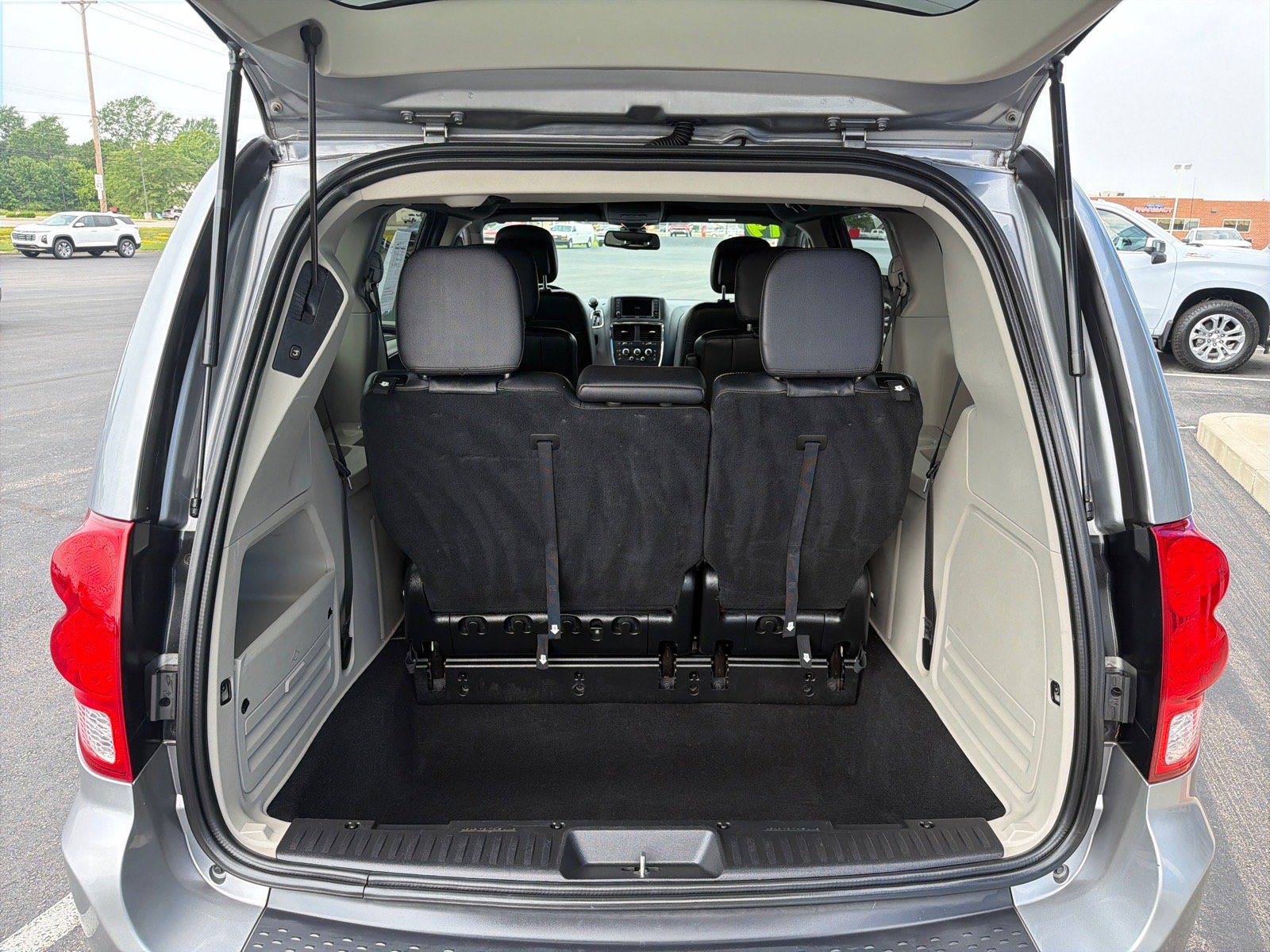 Used 2019 Dodge Grand Caravan SXT FWD image 10