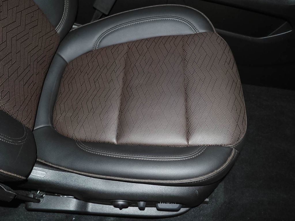 Certified 2023 Chevrolet Traverse High Country image 23