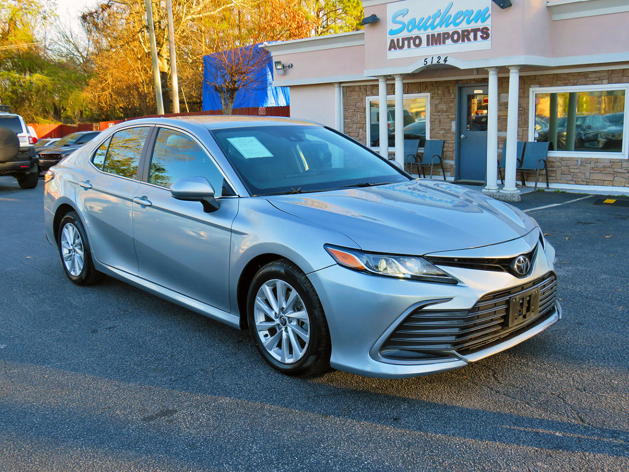 Used 2021 Toyota Camry LE image 5
