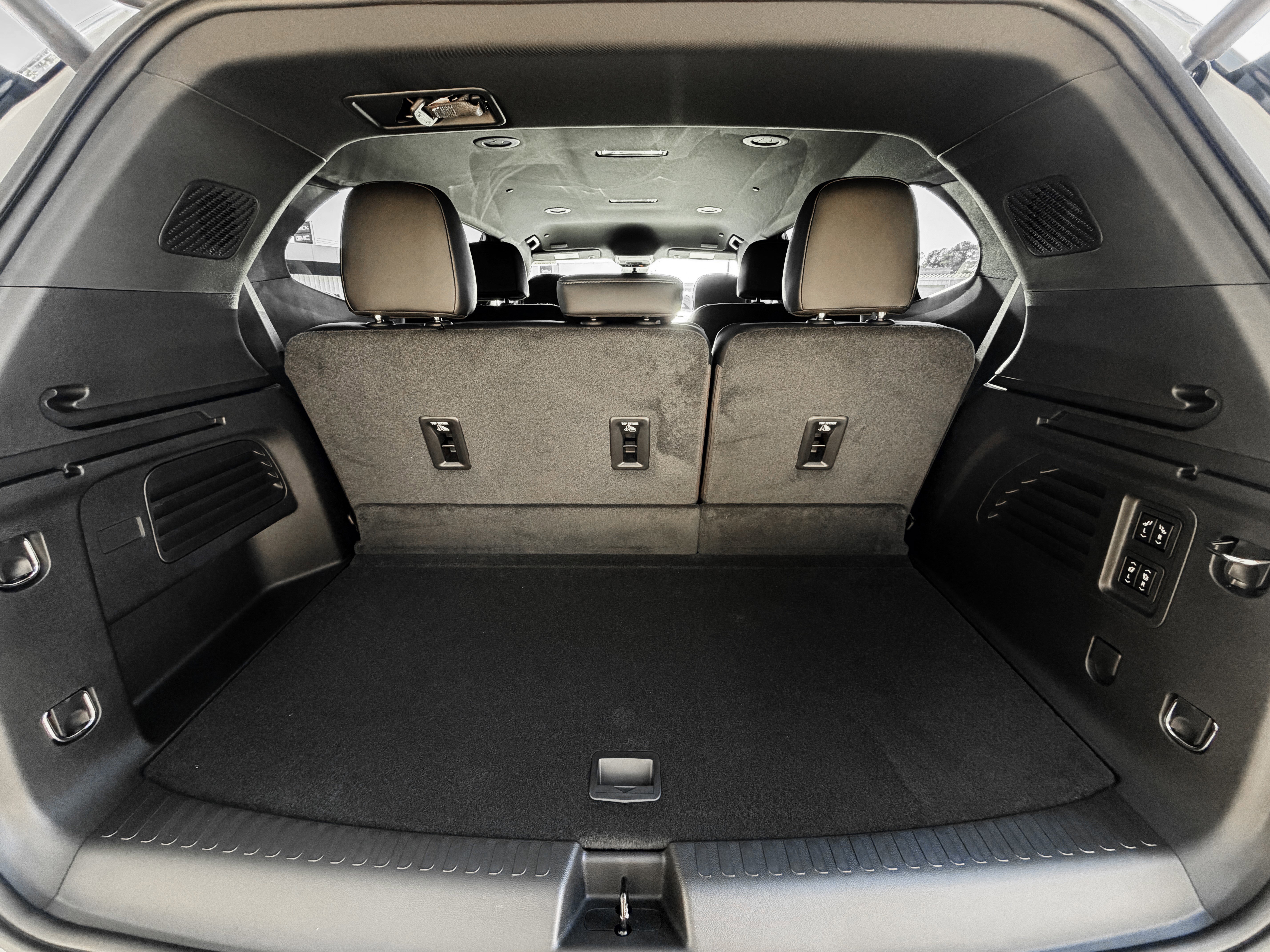 New 2026 GMC Acadia Denali w/ Super Cruise Package image 4