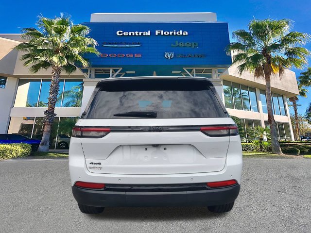 Used 2023 Jeep Grand Cherokee Altitude AWD/4WD image 6