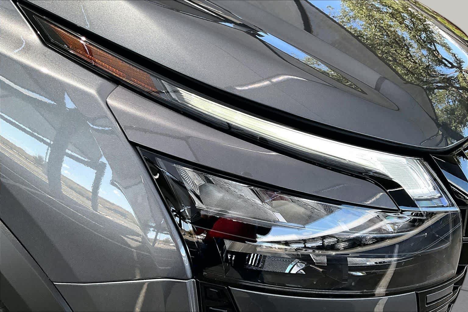 New 2026 Nissan Pathfinder SL FWD image 13