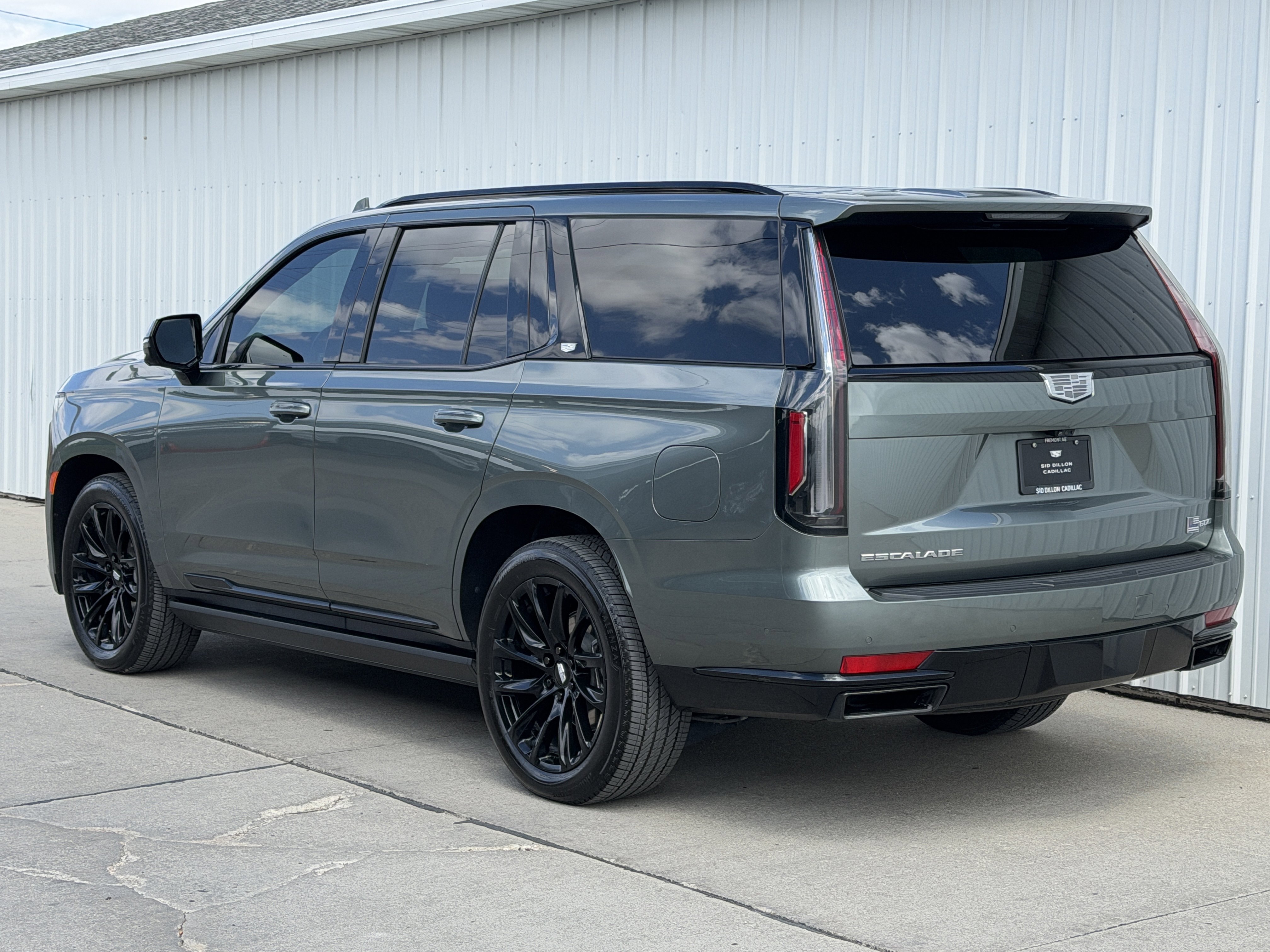 Used 2024 Cadillac Escalade Sport Platinum w/ LPO, ONYX Package AWD/4WD image 8